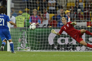 Andrea Pirlo trompe Joe Hart d'une panenka en quart de finale de l'Euro 2012