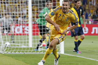 Talisman Andriy Shevchenko schrijft tegen Zweden op EURO 2012 geschiedenis voor Oekraïne