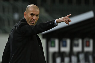 Zinédine Zidane begint onder zware druk aan cruciaal drieluik