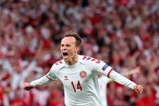 Mikkel Damsgaard zet zichzelf in the picture: jonge Deen pakt meerdere primeurs op EK voetbal