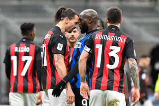 Eén maand na hun opstootje kijken Ibrahimovic en Lukaku elkaar weer in de ogen in de Milanese derby