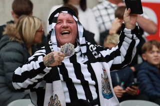 Staat Newcastle op het punt om de mondiale voetbaltroon te kapen?