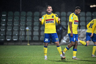 Ging er een duwfout vooraf aan 'last-minute winning goal' van Westerlo? ( video)