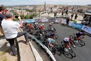Wie bedwingt de Alto del Castillo in de openingsrit van de Ronde van Burgos?