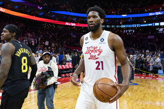 Kan Joel Embiid zijn historische nacht herhalen tegen Giánnis Antetokoúnmpo en co.?