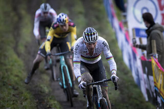 Veldrijden en corona: geen publiek, wel blije sponsors, renners leveren in
