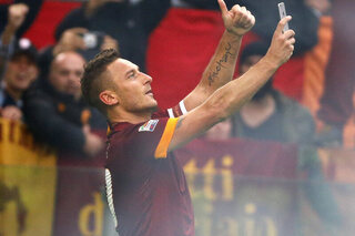 Le selfie de Totti : encore et toujours l’image du derby della Capitale
