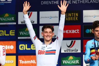 Euro de cyclisme - Joshua Tarling s'impose devant Wout van Aert, pour qui "il a tellement de respect"