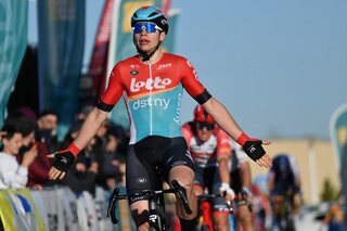 Famenne-Ardenne Classic - Arnaud De Lie s'impose malgré un problème mécanique dans le sprint