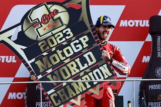WK snelheid - GP van Valencia - Francesco Bagnaia verlengt wereldtitel MotoGP met winst in slotmanche