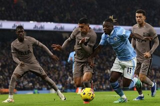 Les Belges à l'étranger - Jérémy Doku est sorti sur blessure lors du duel face à Tottenham