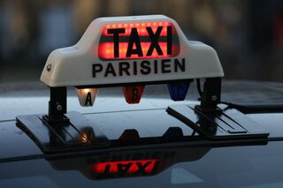Ook taxichauffeurs trekken in Frankrijk de straat op, langzaamaanacties in hele land