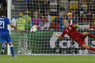 Andrea Pirlo trompe Joe Hart d'une panenka en quart de finale de l'Euro 2012