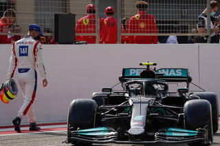 F1 Mick Schumacher en Lewis Hamilton