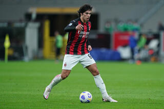 Sandro Tonali a rejoint l'AC Milan au lieu de l'Inter Milan