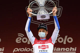 De Nederlandse veldrijder Mathieu van der Poel won zaterdag de Strade Bianche, een van de populairste voorjaarsklassiekers van het seizoen.
