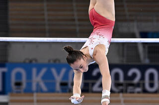 Na een laatste training op de brug met ongelijke leggers kwam Nina Derwael gerustgesteld de Olympische turnhal buiten. Onze landgenote en grootste hoop op een Olympische medaille zal wel degelijk deel