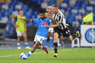 Juventus' forward Dejan Kulusevski challenge for the ball with Napoli's forward Lorenzo Insigne during SSC Napoli vs Juventus FC, Italian football Serie A