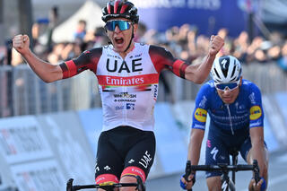 Tadej Pogacar wint Ronde van Lombardije