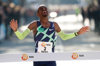 Bashir Abdi a établi un nouveua record d'Europe du marathon à Rotterdam ce dimanche.