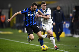 Robin Gosens face à l'Inter, son nouveau club, alors qu'il était encore à l'Atalanta.