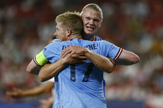 Keven De Bruyne en Erling Haaland vieren hun eerste Champions League-doelpunt samen bij Man City