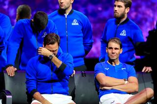 Een emotionele en "gelukkige" Roger Federer sluit zijn carrière af met een Laver Cup verlies