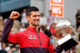 De wereld groet de historische overwinning van Novak Djokovic op Roland Garros