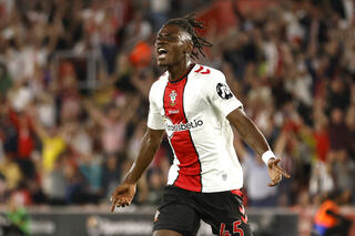 Romeo Lavia signe à Chelsea