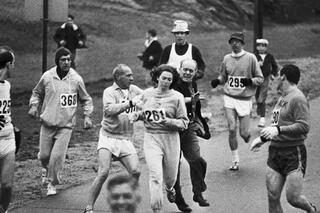 Kathrine Switzer, de pionier die de weg vrijmaakte voor vrouwen in de marathon