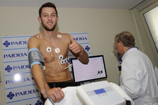 À quoi ressemble la visite médicale d'un footballeur ?