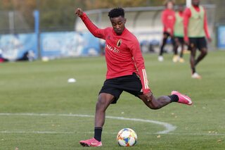 De Bruyne blessé, la chance de Mike Tresor ?