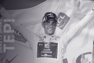 Oscar Pereiro, d'une victoire surprise au Tour de France au football professionnel