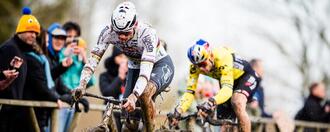 Een laatste duel tussen Wout van Aert en Mathieu van der Poel in Maasmechelen