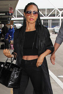 Les stars montrent leur ventre nu