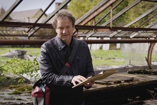 Aangrijpende documentaire over creativiteit in concentratiekampen in ‘Kunst achter prikkeldraad’ op NPO2