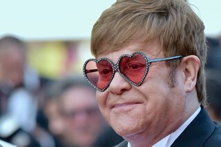 Het ware verhaal achter Elton John’s 50 jaar oude hit ‘Rocket Man’