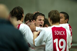 One day, one goal: Rafael van der Vaart illumine le Klassieker