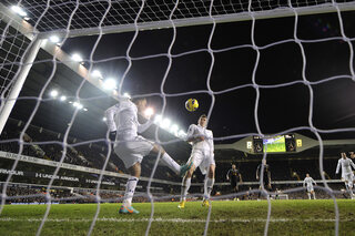 One day, one goal: de komische owngoal die Gareth Bale omver kegelde