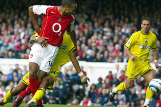 One day, one goal: Thierry Henry tovert met schitterende hakbal