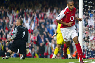 One day, one goal: Thierry Henry tovert met schitterende hakbal