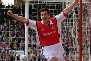 One day, one goal: Davor Suker laat Arsenal genieten van zijn genialiteit