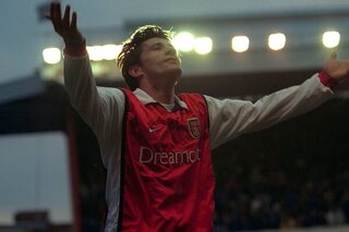 One day, one goal: Davor Suker laat Arsenal genieten van zijn genialiteit