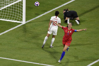 Mythische vieringen: Alex Morgan bruskeert Engeland met 'smakeloze' viering