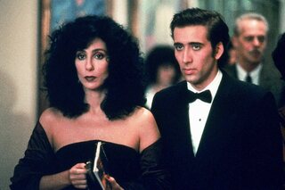 5 faits marquants sur le film ‘Eclair de lune’, comédie romantique avec Cher et Nicolas Cage, sorti il y a 35 ans