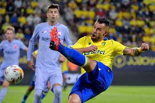 One day, one goal: Negredo verrast iedereen met heerlijke volley