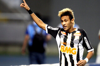 One day, two goals: Neymar et Ronaldinho font le show dans un match totalement fou