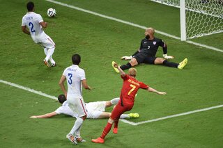 16: Invaller Romelu Lukaku loodst België na waanzinnige partij voorbij de VS op het WK 2014