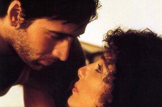 5 faits marquants sur le film ‘Eclair de lune’, comédie romantique avec Cher et Nicolas Cage, sorti il y a 35 ans
