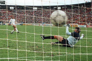 3: Leo Van der Elst schrijft voetbalgeschiedenis op het WK van 1986 in Mexico